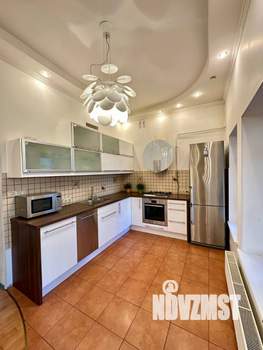 Таунхаус 180м², 3-этажный, на длительный срок,