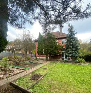 Дом 200м², 3-этажный, на длительный срок,