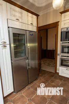 Таунхаус 250м², 3-этажный, на длительный срок,