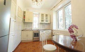 Дом 200м², 3-этажный, на длительный срок,