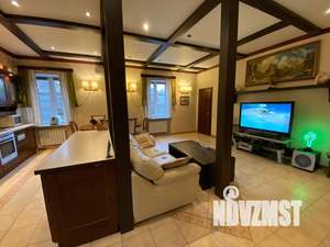 Дом 700м², 2-этажный, посуточно,