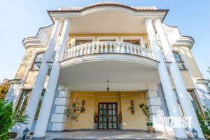 Дом 1000м², 3-этажный, посуточно,