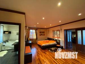 Дом 700м², 2-этажный, посуточно,