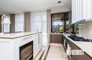 Коттедж 360м², 2-этажный, на длительный срок,