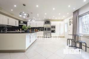 Дом 700м², 3-этажный, на длительный срок,