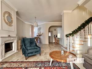 Таунхаус 270м², 3-этажный, на длительный срок,