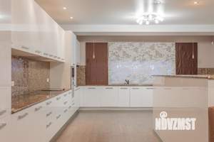 Таунхаус 350м², 3-этажный, участок 4 сот.