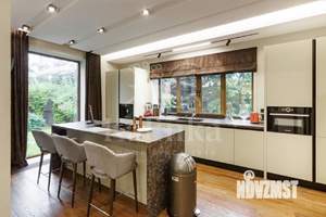 Дом 974м², 2-этажный, участок 30 сот.