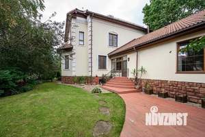 Дом 484м², 3-этажный, участок 9 сот.