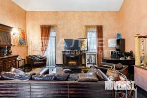 Коттедж 620м², 3-этажный, участок 15 сот.