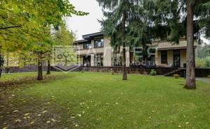 Дом 1135м², 2-этажный, участок 23 сот.