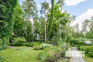 Дом 1860м², 2-этажный, участок 70 сот.