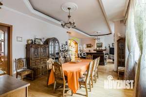 Дом 850м², 3-этажный, участок 95 сот.