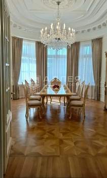 Дом 1670м², 4-этажный, участок 40 сот.