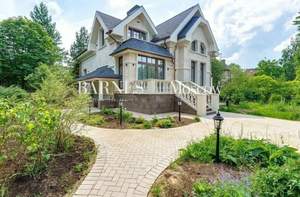 Дом 360м², 2-этажный, участок 14 сот.