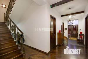 Дом 600м², 3-этажный, участок 25 сот.