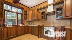 Коттедж 700м², 3-этажный, участок 15 сот.