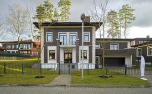 Дом 423м², 2-этажный, участок 13 сот.