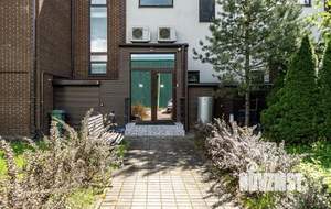 Таунхаус 300м², 3-этажный, участок 5 сот.