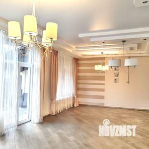 Таунхаус 283м², 3-этажный, участок 5 сот.