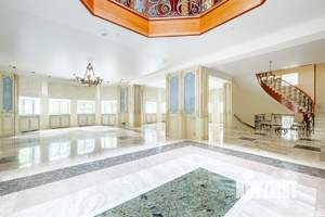 Дом 1860м², 2-этажный, участок 70 сот.