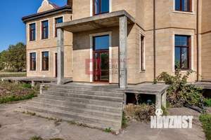 Дом 974м², 3-этажный, участок 35 сот.