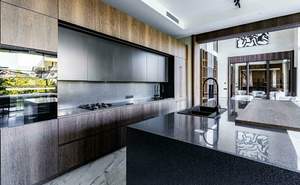 Дом 1040м², 2-этажный, участок 21 сот.