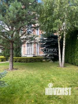 Таунхаус 318м², 3-этажный, участок 8 сот.