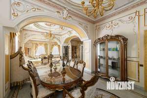 Коттедж 1778м², 3-этажный, участок 28 сот.