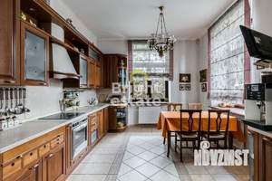 Дом 850м², 3-этажный, участок 95 сот.