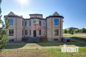 Дом 974м², 3-этажный, участок 35 сот.