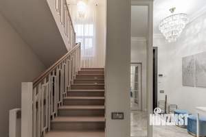 Таунхаус 300м², 4-этажный, участок 3 сот.