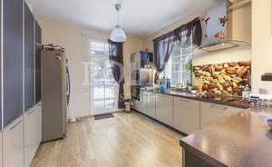 Дом 700м², 2-этажный, участок 13 сот.