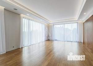 Дом 1072м², 2-этажный, участок 27 сот.