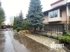 Таунхаус 290м², 3-этажный, участок 4 сот.