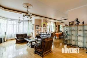 Дом 850м², 3-этажный, участок 95 сот.