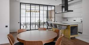 Дом 900м², 2-этажный, участок 7 сот.