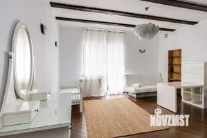 Дом 600м², 3-этажный, участок 25 сот.