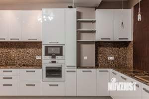 Таунхаус 350м², 3-этажный, участок 4 сот.