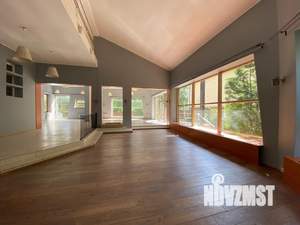 Дом 759м², 4-этажный, участок 12 сот.