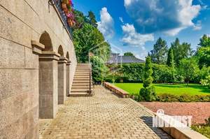 Дом 761м², 3-этажный, участок 60 сот.