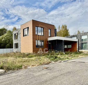 Дом 298м², 2-этажный, участок 10 сот.