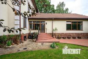 Дом 484м², 3-этажный, участок 9 сот.