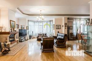 Дом 850м², 3-этажный, участок 95 сот.