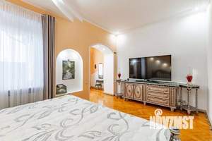 Дом 577м², 4-этажный, участок 13 сот.