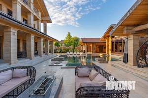 Коттедж 1737м², 4-этажный, участок 15 сот.