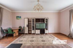 Дом 298м², 2-этажный, участок 6 сот.