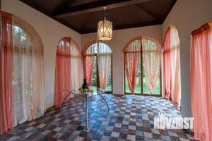 Коттедж 215м², 2-этажный, участок 10 сот.