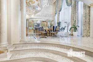 Дом 1500м², 3-этажный, участок 60 сот.