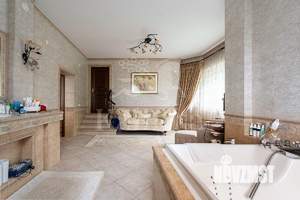 Дом 760м², 3-этажный, участок 30 сот.